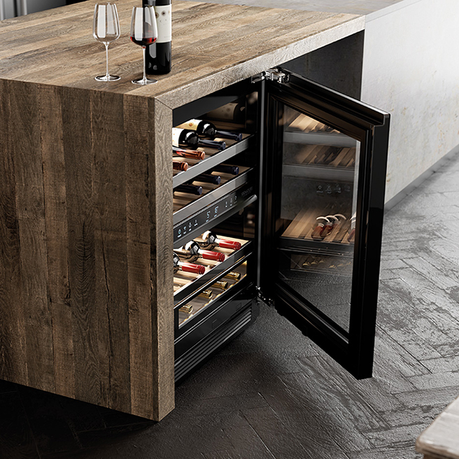 Винный шкаф под столешницу SKSUW2401G Signature Kitchen Suite. Фото 010