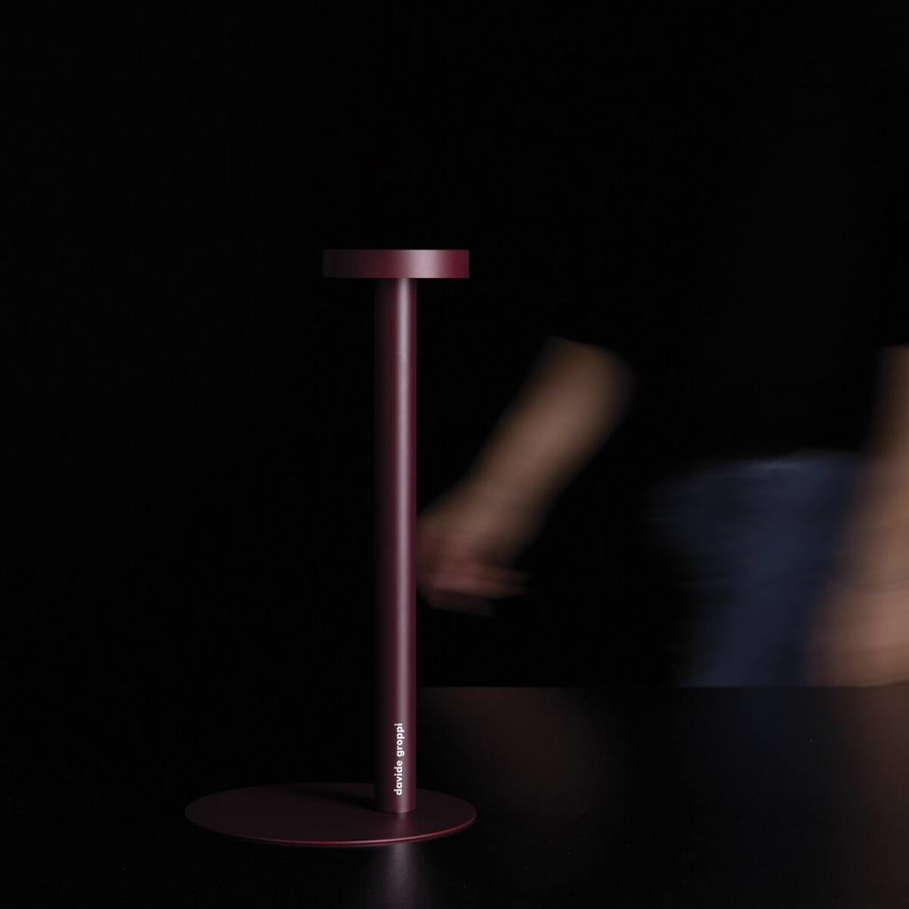 TeTaTeT_BLACK_RED.jpg Магия света от Davide Groppi на миланской выставке. Фото 06