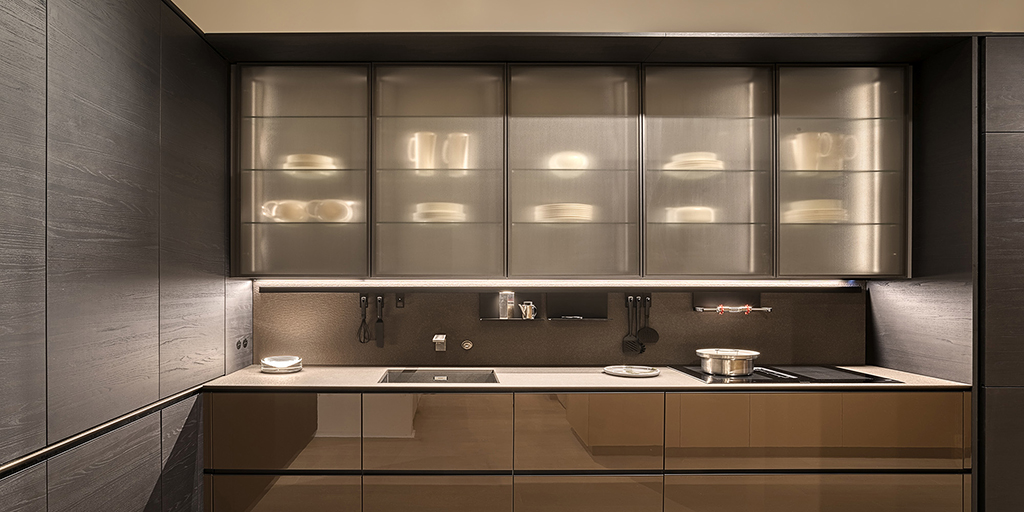 Эстетика и практичность: витрина с дверцами Vetrina от Valcucine. Фото 01