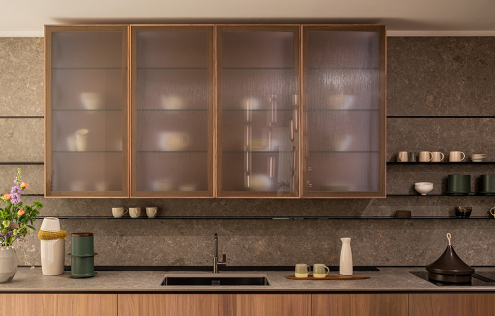 Изысканная эстетика: витрина Valcucine с уникальными дверцами Faber